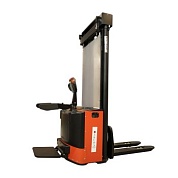 BPLW 1600 46 RAKUDA, Самоходный электрический штабелер, нагрузка 1600 кг., высота подъема 4600 мм, с платформой для оператора, АКБ 24в 280а/ч, зарядное устройство 24в/40а, контроллер Curtis